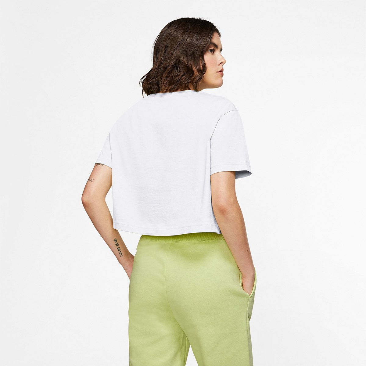 camiseta cropped nike sportswear essential cr feminina